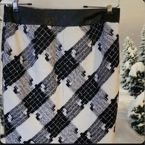 White House Black Market Monochrome Pencil Skirt